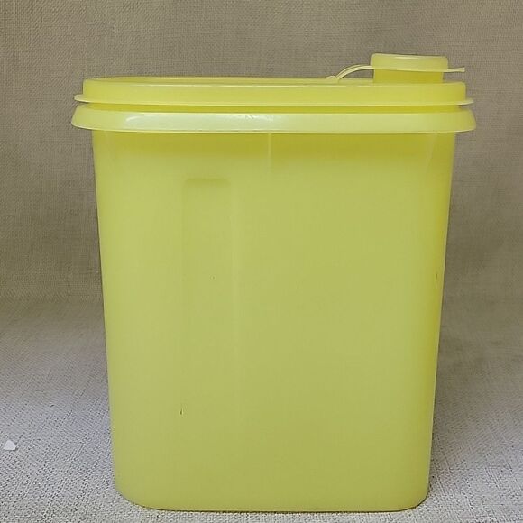 2 Tupperware Containers Yellow - Picture 2 of 7